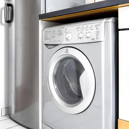 Meuble, Trois Appartement *