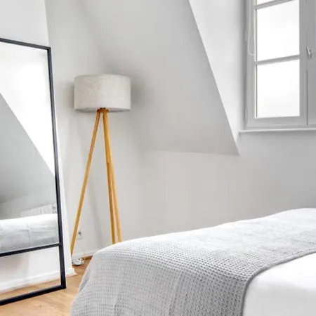 Meuble, Trois Appartement *