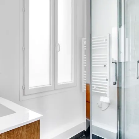 Appartement Meuble, Trois Parijs