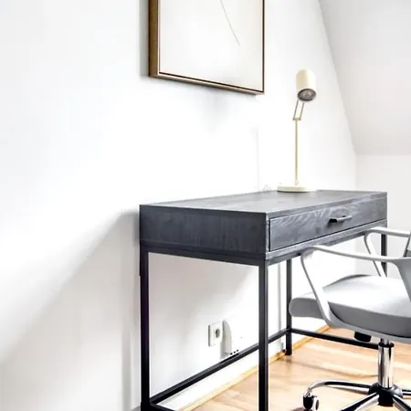 Appartement Meuble, Trois *
